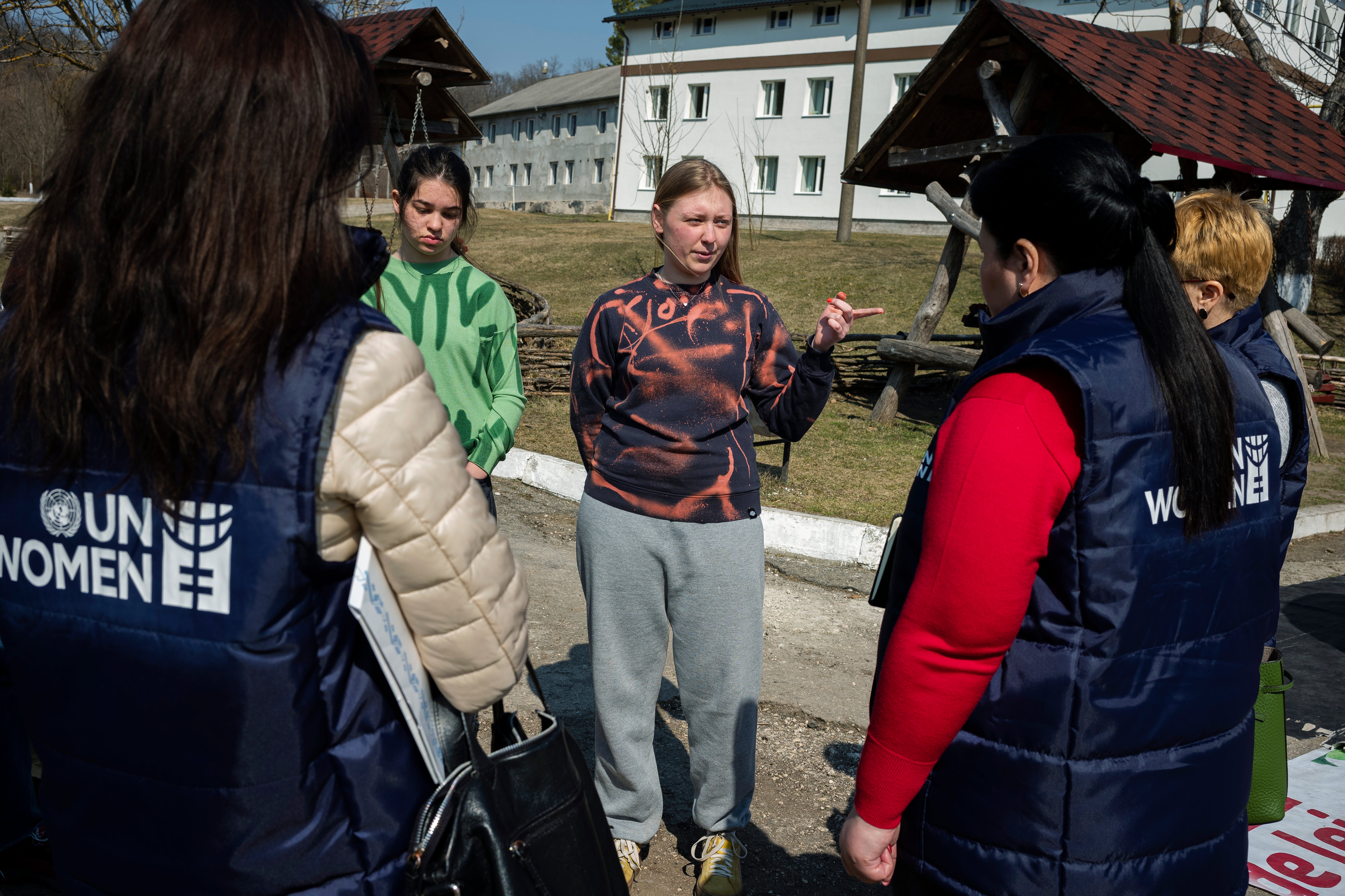 23-year-old Anna, from Mariupol, discussing with UN Women team at the temporary placement center in Vatici, Orhei district, Moldova. 