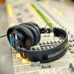 Radio mixer and headphones. Photo: UN Women/Catianne Tijerina