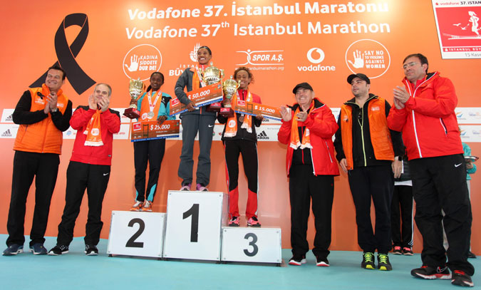 Ahead of the International Day to End Violence against Women and the 16 Days of Activism the theme of the 2015 International Istanbul Marathon was ending violence against women.