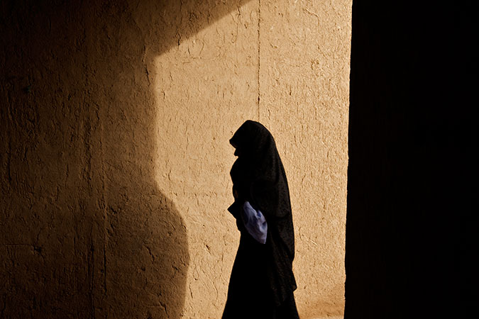 Una víctima anónima de la trata. Foto: UNICEF/Shehzad Noorani.
