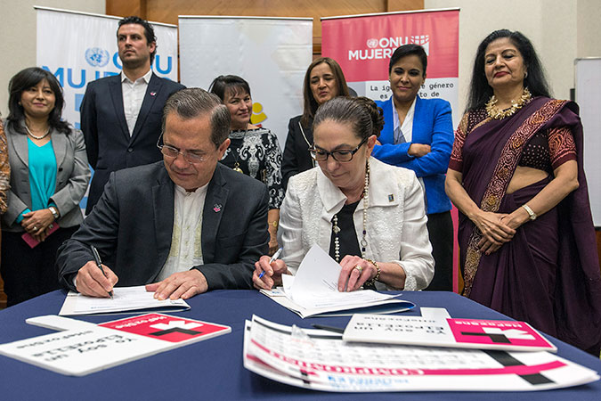 High-level Ecuadorian government representatives, including the Minister of Defense, signed on to UN Women's HeForShe campaign. Photo: UN Women/Martin Jaramillo Serrano