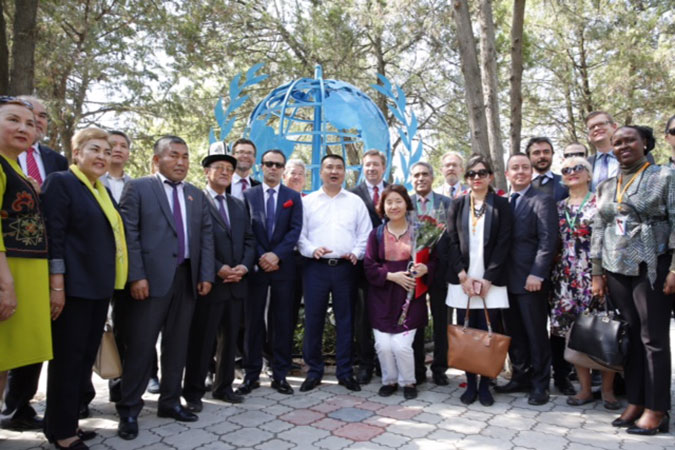 The delegation of the Joint Field Visit of the Executive Boards with the UN Resident Coordinator and his team inaugurate the UN park in the city of Osch, Kyrgyzstan.  Photo: UNCT Kyrgyzstan