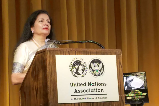 UN Women Deputy Executive Director Lakshmi Puri receives the Eleanor Roosevelt Human Rights Award 2016. Photo: UN Women