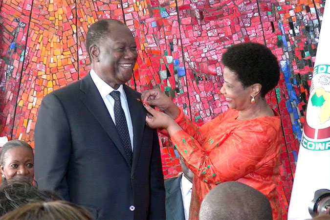 UN Women Executive Director Phumzile Mlambo-Ngcuka presents The President of Cote d’Ivoire, Alassane Dramane Ouattara, with a HeForShe pin. Photo: UN Women/Alpha Ba