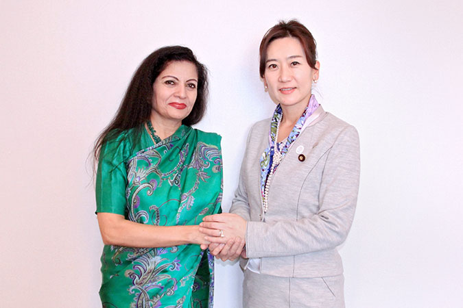 UN Women Deputy Executive Director Lakshmi Puri with Rui Matsukawa, a member of the House of Councillors. Photo: UN Women/Katsuhiro Kaneko