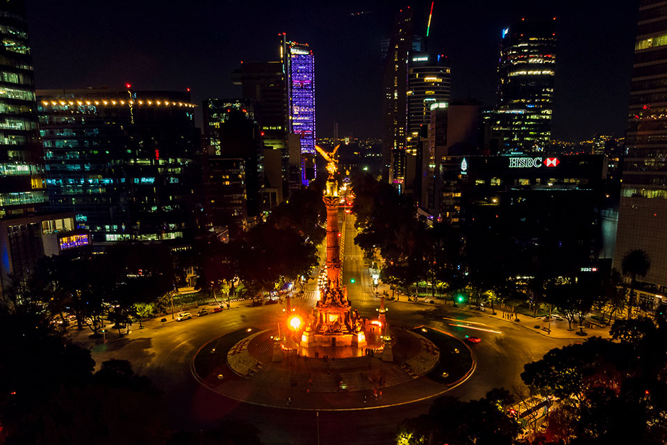 The Angel of Independence in Mexico City lit in Orange. Photo: UN Women/Dzilam Méndez
