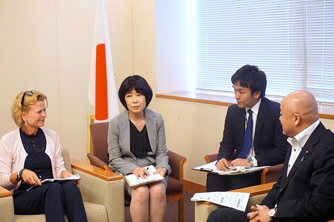 Deputy Executive Director Asa Regner speaks with Parliamentary Secretary of Foreign Affairs Manabu Horii in Tokyo, Japan on 13 June 2018. Photo: UN Women