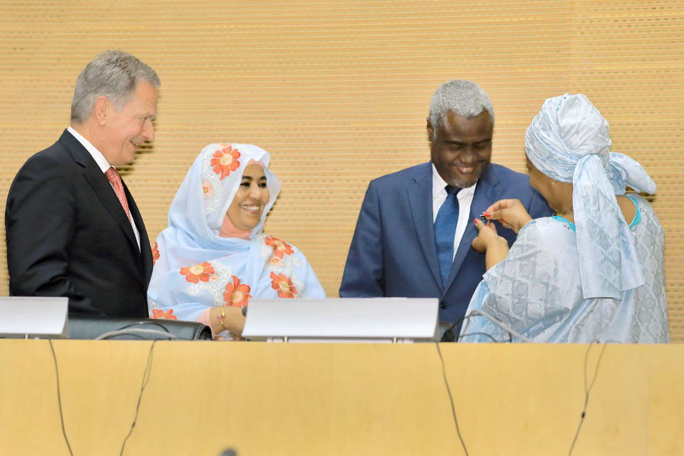 Chairperson of the African Union, Moussa Faki Mahamat, President of Finland Sauli Niinistö, Commissioner for Social Affairs, Amira ElFadil and UN Women Executive Director Phumzile Mlambo-Ngcuka at the HeForShe Pinning Ceremony. Photo: UN Women