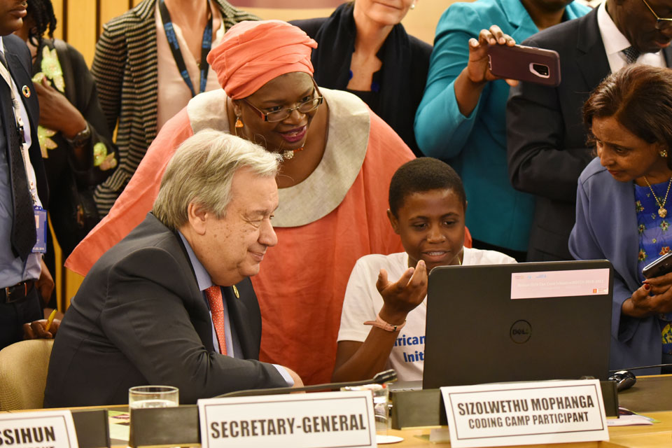 Coding camp participant Sizolwethu Mophanga shows UN Secretary-General António Guterres what she has learned. Photo: UN Women/Kennedy Okoth