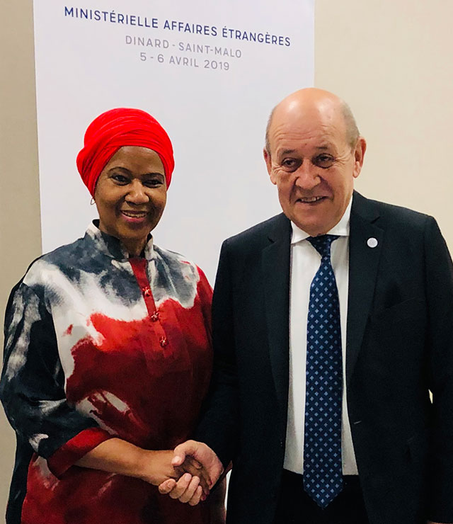 UN Women Executive Director Phumzile Mlambo-Ngcuka and Minister of Europe and Foreign Affairs Jean-Yves Le Drian on 6 April. Photo: UN Women/Laurence Gillois