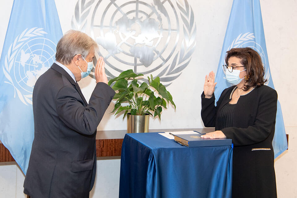 Sima Bahous de la Jordanie assermentée au poste de Directrice exécutive d’ONU Femmes, mercredi, 6 octobre 2021. Photo : UN Photo / Eskinder Debebe.