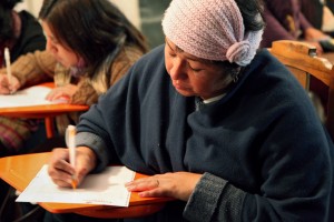 In Ecuador a woman contributes a letter to the Cartas de Mujeres campaign.  Credit: ONU Mujeres/Region Andina 