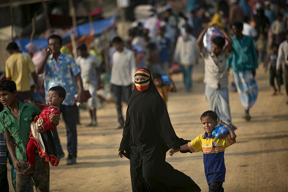 Women’s mobility is an important factor to consider within the camp. Traditionally, Rohingya women are expected to wear a burqa when leaving their home or shelter. In the camps, women often share a burqa among themselves to access public spaces. Some have to wait for their turn to borrow a neighbour’s burqa to even step outside their shelter.
