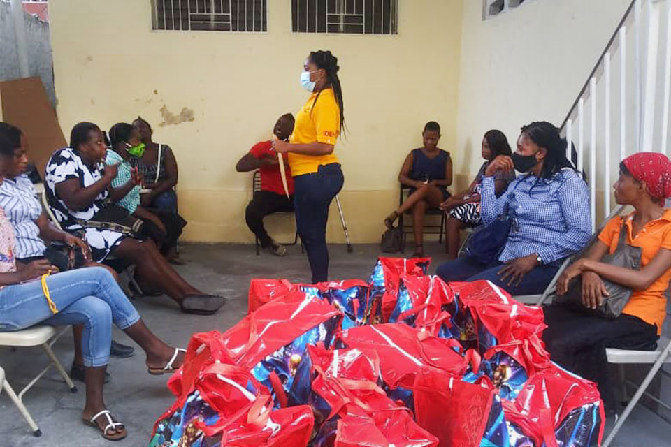 IDEH workers provide hygiene kits to women with disabilities during a COVID-19 information session.