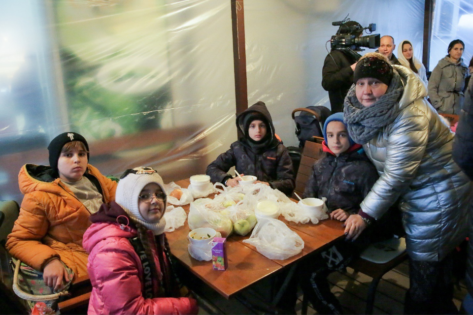 Vera, une mère célibataire de 50 ans avec 4 enfants, a fui la guerre en Ukraine. Photo : ONU Femmes Moldavie/Vitalie Hotnogu