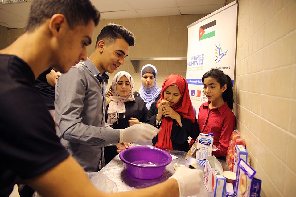 As part of a Generations for Peace and UN Women campaign, Jordanian youth discussed gender roles and participated in some role reversal activities.  Amman, Jordan,  September 2019. Photo: Generations for Peace/Ahmad Albakri.