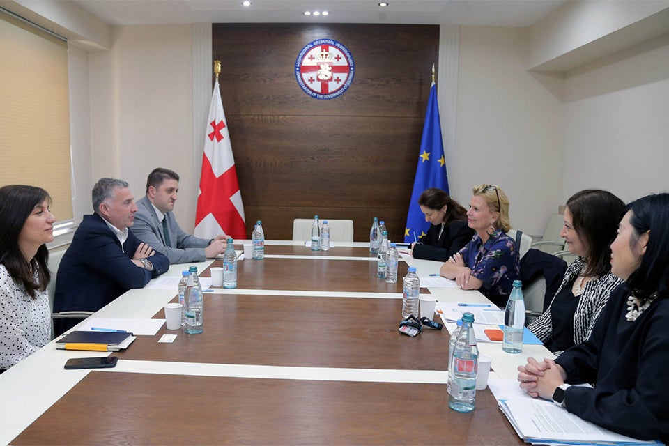 Åsa Regnér, UN Women Deputy Executive Director, and Alia El-Yassir, UN Women Regional Director for Europe and Central Asia meeting with the Head of the Administration of the Government of Georgia, Revaz Javelidze. Photo: Press Service of the Government Administration