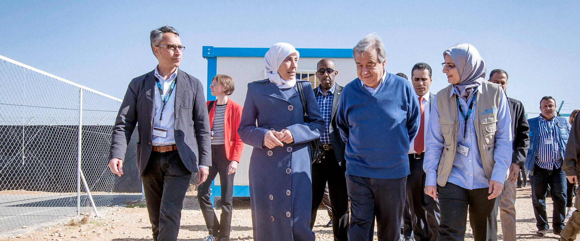 En mars 2017, le Secrétaire général de l'ONU, António Guterres, visite le centre d'ONU Femmes dans le camp de réfugiés de Za'atari en Jordanie pour interagir avec des femmes et des filles réfugiées syriennes résidant en Jordanie. 