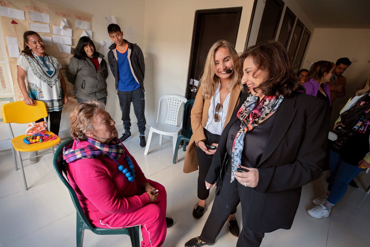 UN Women Executive Director Sima Bahous visits a "Care Block" in the Los Mártires locality of Bogota and speaks to clients on 8 August 2022. Photo: UN Women/Juan Camilo Arias Salcedo