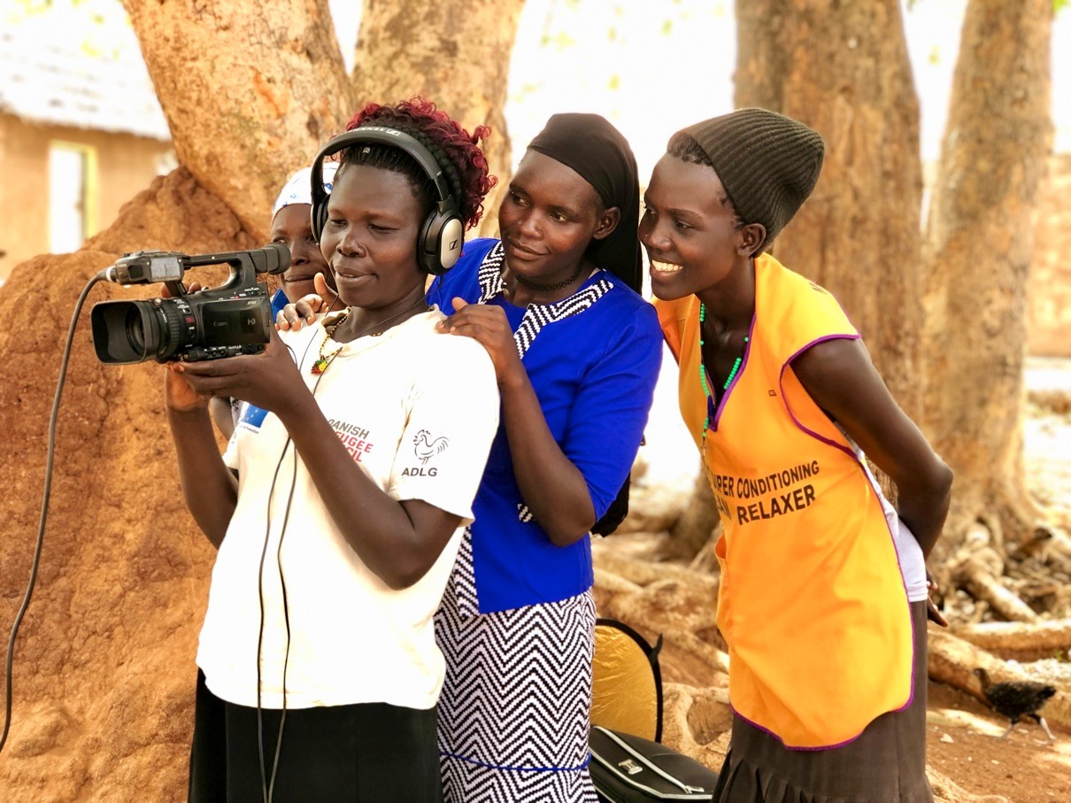 Refugee women learn participatory communication skills using video. Photo: UN Women