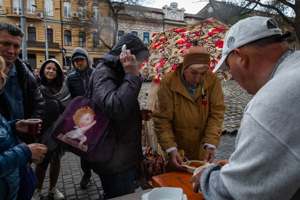People wait to receive food in Odesa, Ukraine on 21 April, 2022. Photo: IMF Photo/Brendan Hoffman