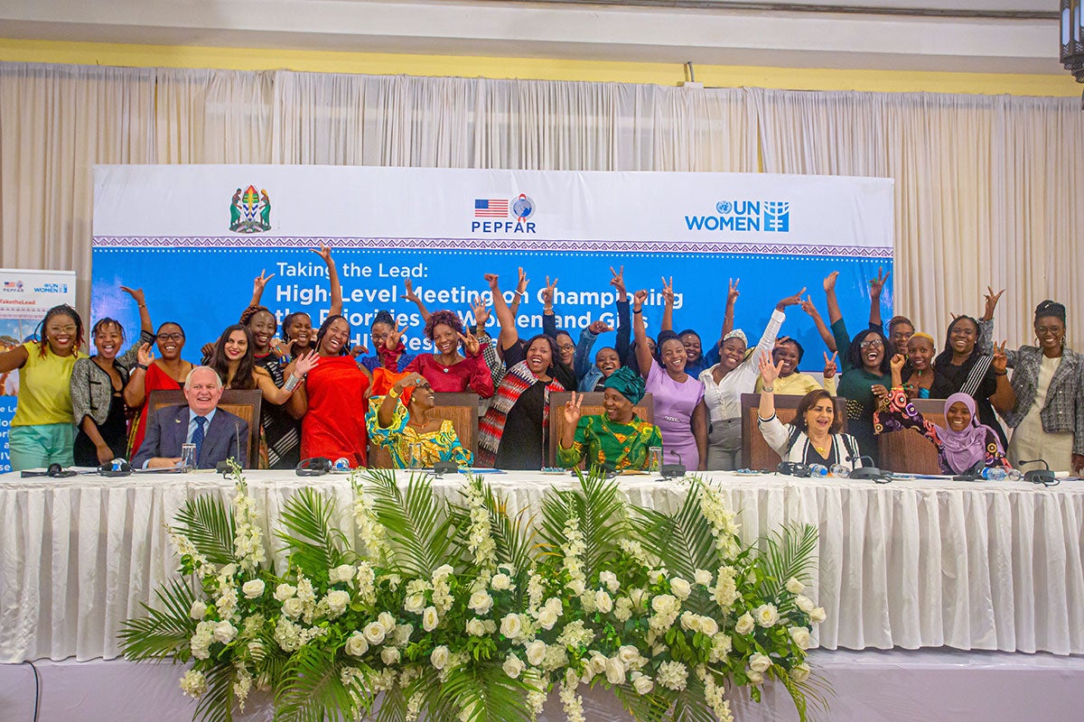 Sima Bahous, UN Women Executive Director; Winnie Byanyima, UNAIDS Executive Director; Dorothy Gwajima, Tanzanian Minister of Health, Community Development, Gender, Elders and Children; and Donald J. Wright, United States Ambassador to Tanzania, with emerging young leaders who are participating in a UN Women programme on young women's leadership in the HIV response. Photo: UN Women/Rashid Hamis Kindamba 