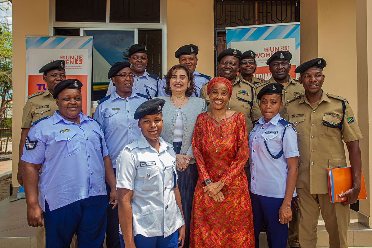 A moment with emerging young leaders, beneficiaries of a UN Women programme on young women's leadership in the HIV response. Photo: UN Women/Rashid Hamis Kindamba 