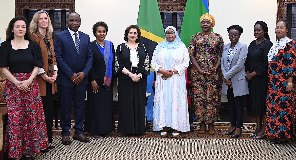 UN Women Executive Director with President Samia Suluhu Hassan; Tanzanian Minister of Health, Community Development, Gender, Elders and Children Dorothy Gwajima; and the UN Women delegation. Photo courtesy of Tanzania State House