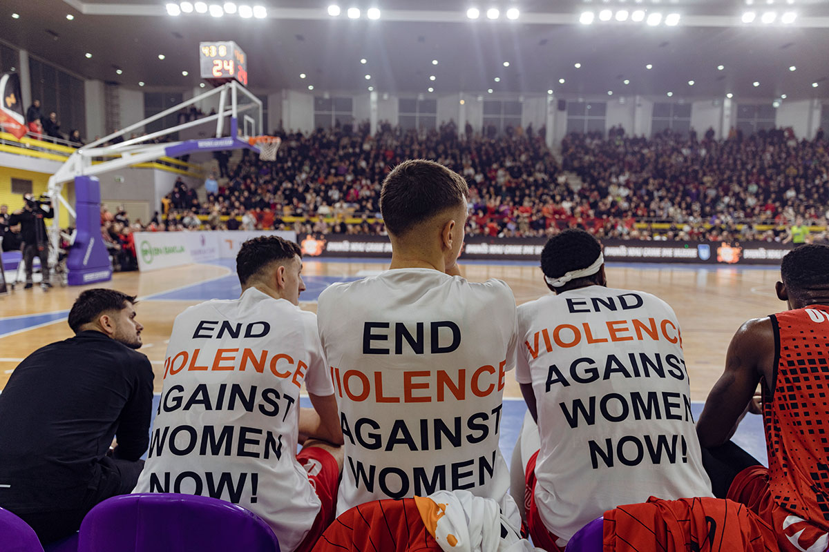  UN Women, together with Kosovo Basketball Federation, raised awareness about GBV among basketball fans during a match in Gjakova Municipality. The message “We stand with you” was delivered unanimously from all participants to all survivors of gender-based violence. Photo: UN Women/Enis Imeri
