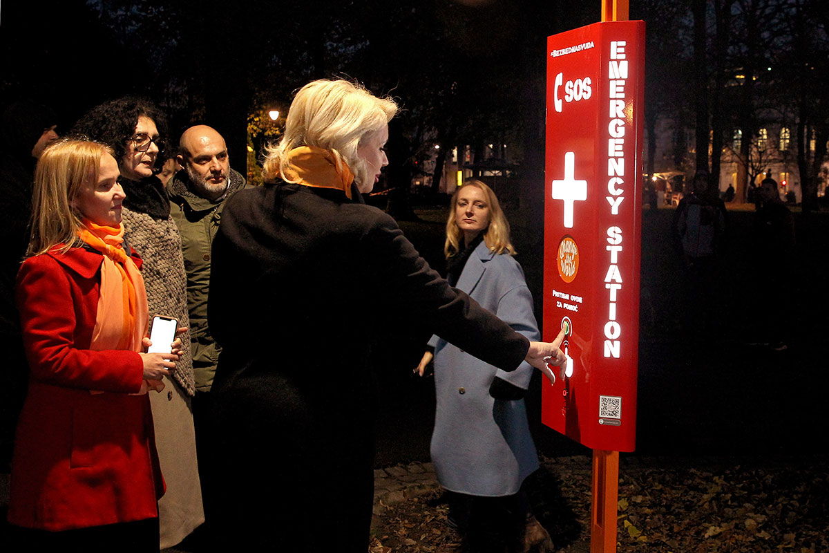 In Belgrade, Serbia, Darija Kisic, Serbian Minister of Family Welfare and Demography, opened the immersive exhibition on the occasion of the 16 Days campaign on 25 November and tested an SOS emergency station. Photo: UN Women/Sasa Djordjevic