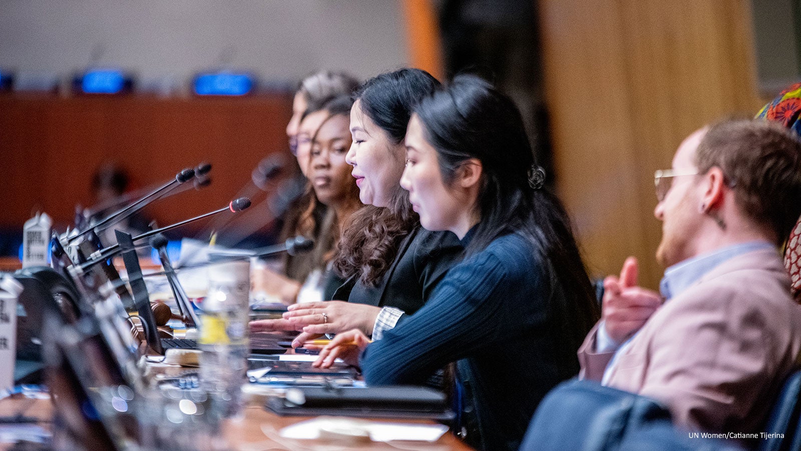 The dialogue was led by a panel of youth activists from around the world: Oscar Noel Fitzpatrick of Ireland; Alison Adrian Berbetty Omiste of Bolivia; Hawa Yokie of Sierra Leone; Aisha Mehmood of Pakistan; and Milica Knežević of Serbia. Photo: UN Women/Catianne Tijerina