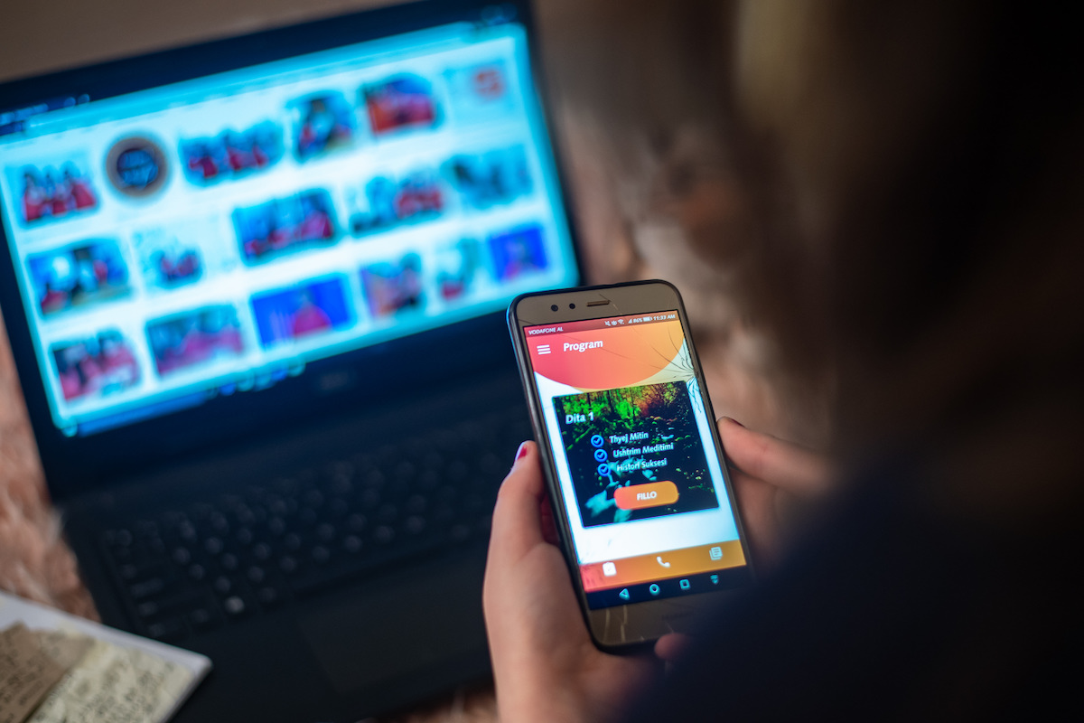 In response to the COVID-19 pandemic, Serbian civil society organization SOS Network of Vojvodina developed a mobile application through which women can report violence and seek help—and which is disguised to prevent detection by abusers. Photo: UN Women/Eduard Pagria