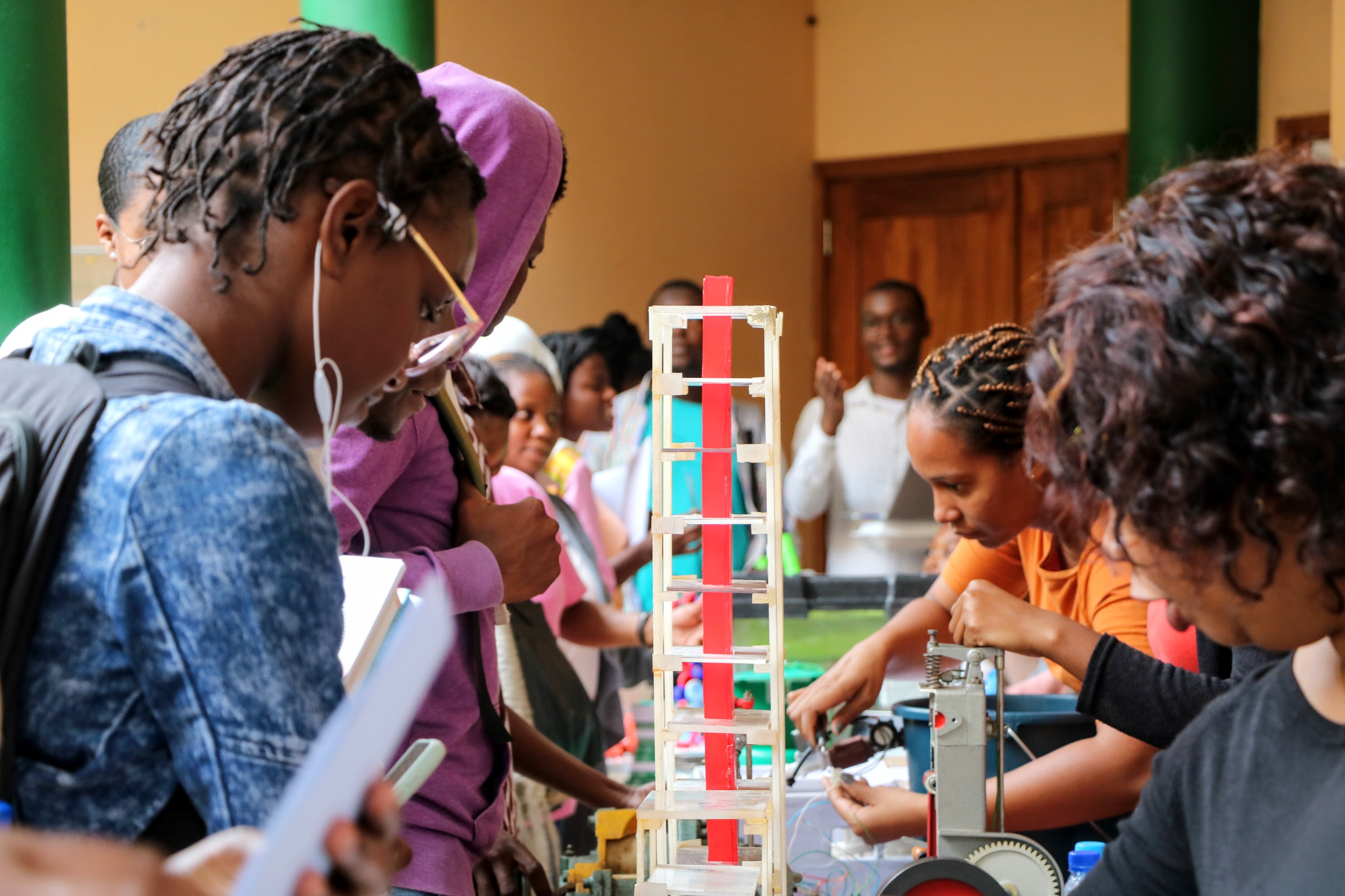Predicting seismic resilience, at the Share Fair organized by UN Women in partnership with UNESCO and the Belgium Consulate in Maputo to bridge the gender gap in innovation and technology. Photo: UN Women Africa