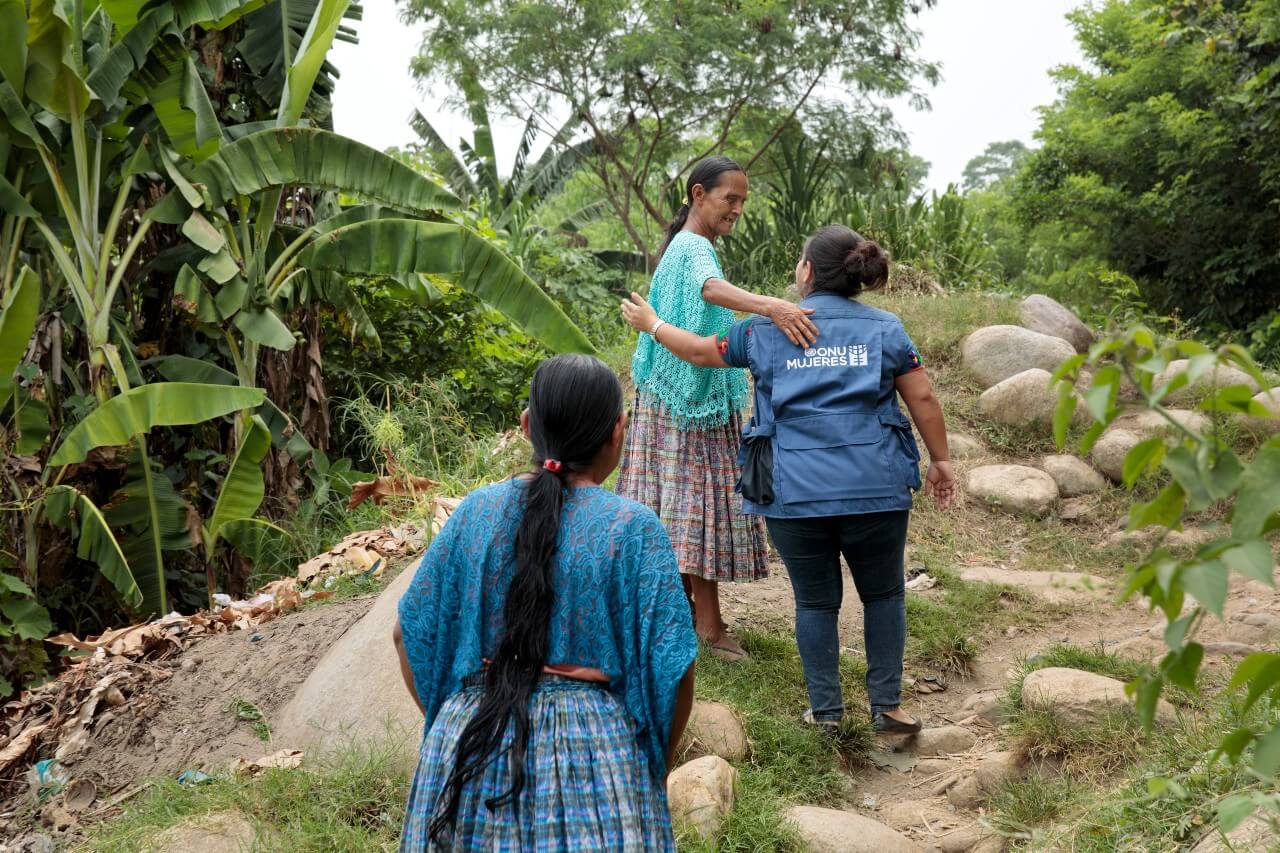 Kemberly González, a part of the local promoter team for UN Women, arrives in Puente Viejo. Puente Viejo is a mostly agrarian indigenous community in Guatemala that relies on wooden canoes to transport their products or to access services. The women of the village are part of a project to empower rural women in Guatemala to become economically self-reliant (2018). Photo: UN Women/Ryan Brown.