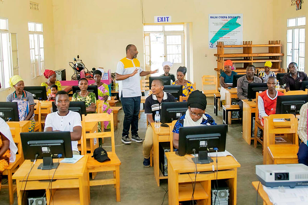 Business owners take part in training at the ICT Chamber, an implementing partner of the Ihuzo platform, which provides digital skills to iWorkers in Rwanda, enabling them to expand their e-commerce activities. Photo courtesy of Rwanda ICT Chamber.