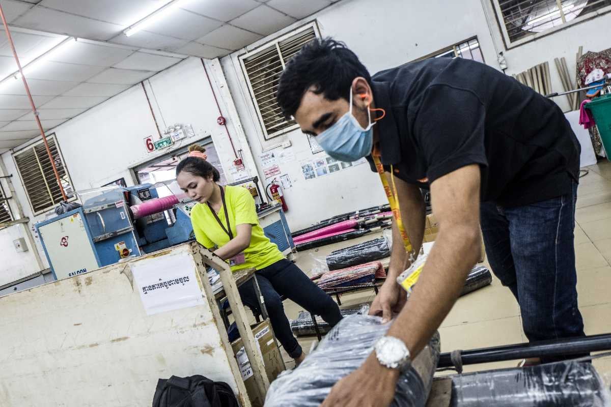 Garment factory workers in Sangkat Chaom Chao, Cambodia. The factory is at the forefront in addressing and fighting sexual harassment in the work place. Photo: UN Women/Charles Fox.