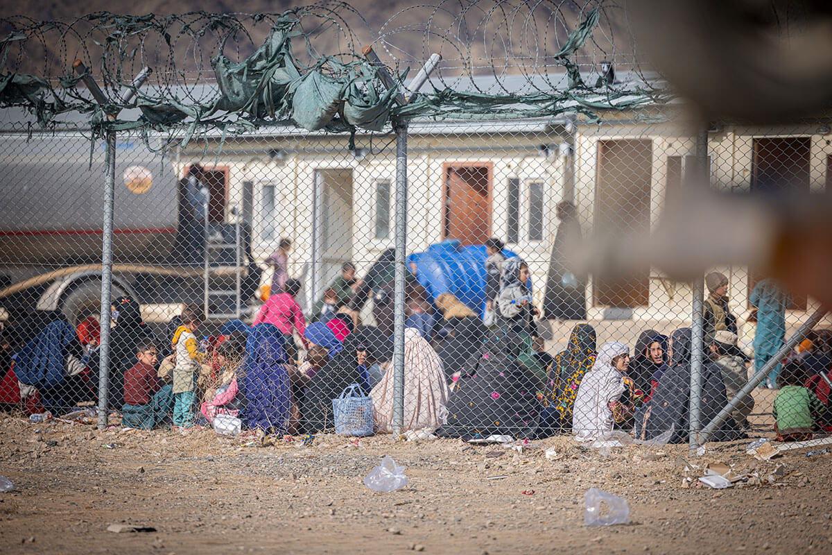 Afghan returnees at a temporary shelter before heading to the IOM Transit Centre in Kandahar. Photo: IOM/Mohammad Osman Azizi.