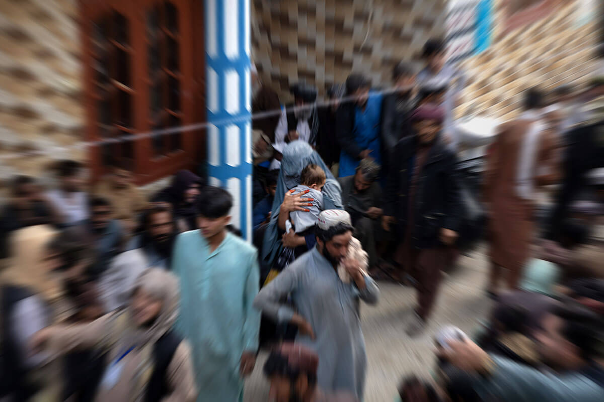 Afghan returnees wait at the IOM Transit Centre in Kandahar to register for assistance. Photo: IOM/Mohammad Osman Azizi.