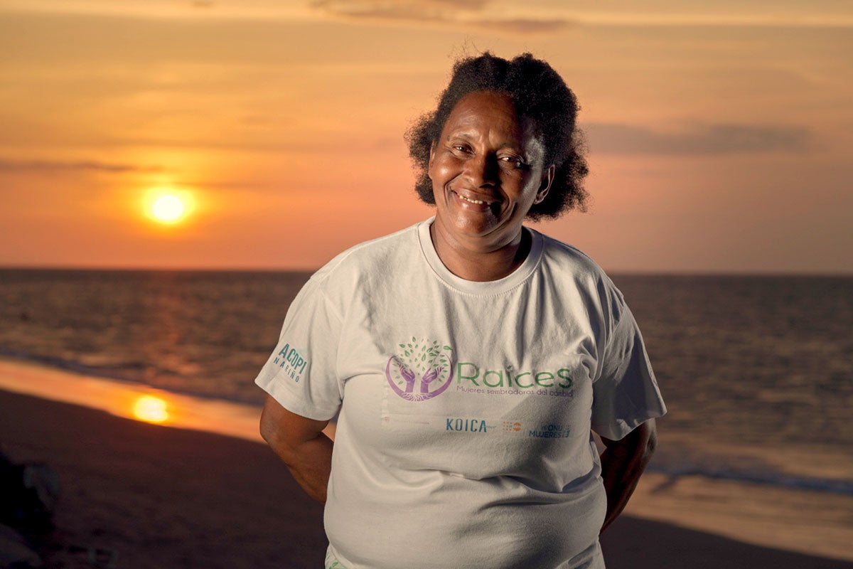 Magnolia Ordoñez of the Raíces del Manglar Association, is a conchera - a collector of pingua, a shelled mollusk found among the mangroves in the Pacific costal town of Tumaco, Colombia. She collects pingua not only to provide for her family with the sale of this mollusk, but also as part of local tradition and culture. 