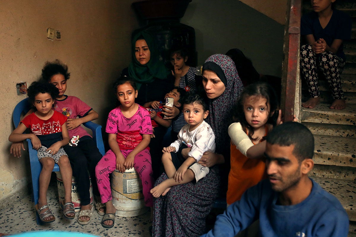 Plus d’un million de femmes et de filles palestiniennes à Gaza sont confrontées à une crise alimentaire catastrophique avec presque aucun accès à la nourriture, à l’eau potable, à des toilettes fonctionnelles ou à l’eau courante, ce qui met leur vie en danger. 