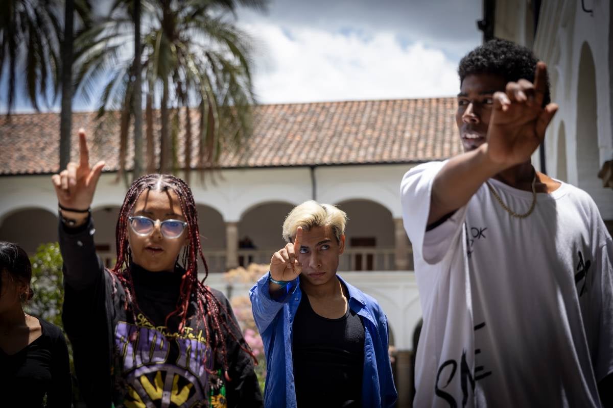 young people perform at a UN Women event in Quito
