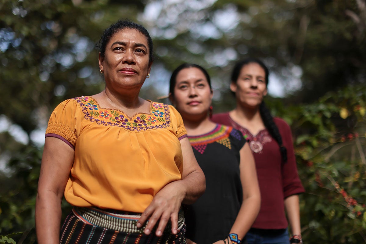 Portrait of Betty Eliza Pérez Valiente, 57, Olga Idalia Mestizo Tesorero, 37, and Claudia Pérez, 47, members of the Observatory of Violence Against Indigenous Women in El Salvador, an initiative supported by ONUMUJERES and also leaders of the Salvadoran National Indigenous Coordinating Council (CCNIS). Photo: UN Women/Oscar Leiva