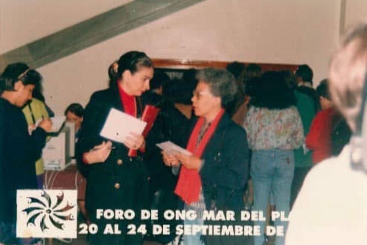 Septiembre de 1994. Al centro, a la izquierda, Moni Pizani Orsini. Sexta Conferencia Regional sobre la Mujer de América Latina y el Caribe, celebrada en Mar del Plata, Argentina, en 1994. Fotografía: archivo personal 