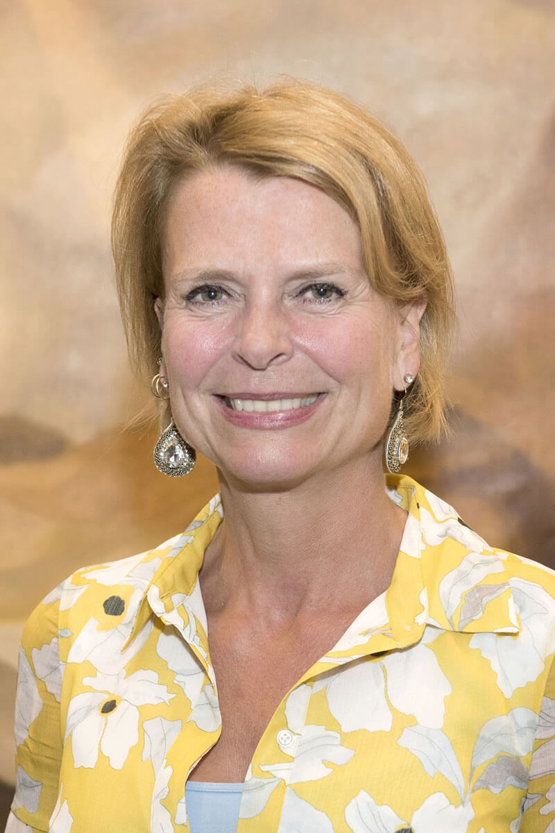 Sra. Åsa Regnér, Directora Ejecutiva Adjunta de ONU Mujeres encargada de Políticas, Programas, Sociedad Civil y Apoyo Normativo a los Estados miembros, y Subsecretaria General de las Naciones Unidas
