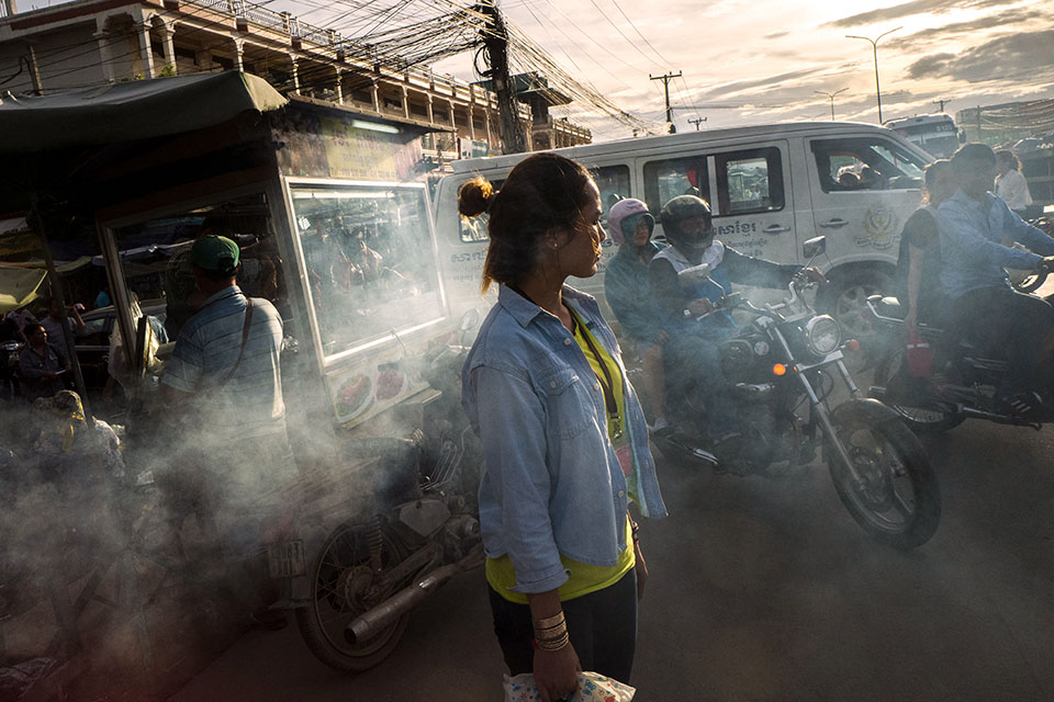 Srey Sros walks through a market in Sangkat Chaom Chao. Photo: UN Women/Charles Fox