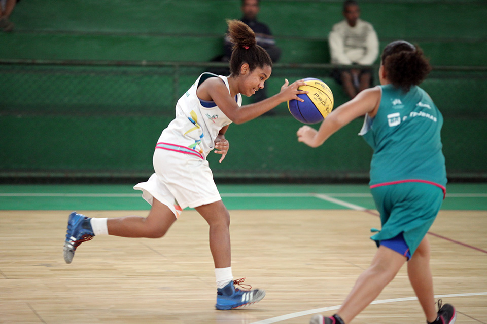 Sport helps them gain confidence in their strength and abilities, which they can then apply to overcome other challenges. When sport practice is combined with safe spaces and holistic life skills learning opportunities, it empowers girls and boosts their autonomy.