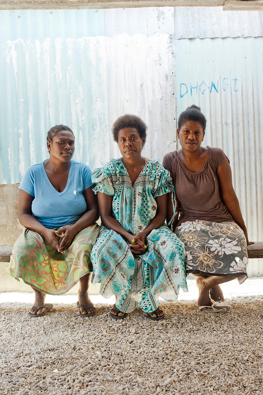 Jenny Tom (30), Roslyn Moli (30) and Julia Morris (29). Photo: UN Women/Murray Lloyd