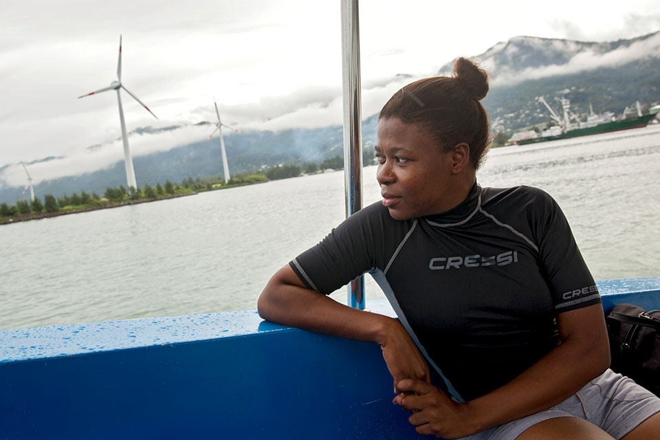 Sylvanna Antat, Marine Research Officer with the Seychelles National Parks Authority, plays a leading role in mapping coral reefs in the waters around Mahe Island in Seychelles. Photo: UN Women/Ryan Brown