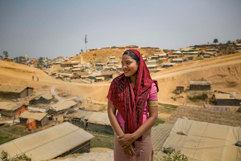 After a week of walking barefoot, Senu and her three sisters reached Bangladesh, tired, hungry and thirsty, having left their home in fear of the escalating violence in Rakhine State, Myanmar.