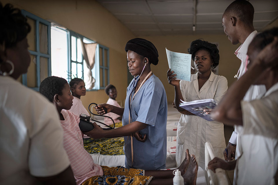 In the DRC, New facilities accommodate women at risk of complication in the last stages of pregnancies so they do not have to travel long distances once labour starts.     Photo: H6 Partnership/Sven Torfinn
